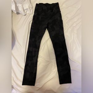 25" Camo Lululemon Fast and Free Leggings Size 2 With Pockets